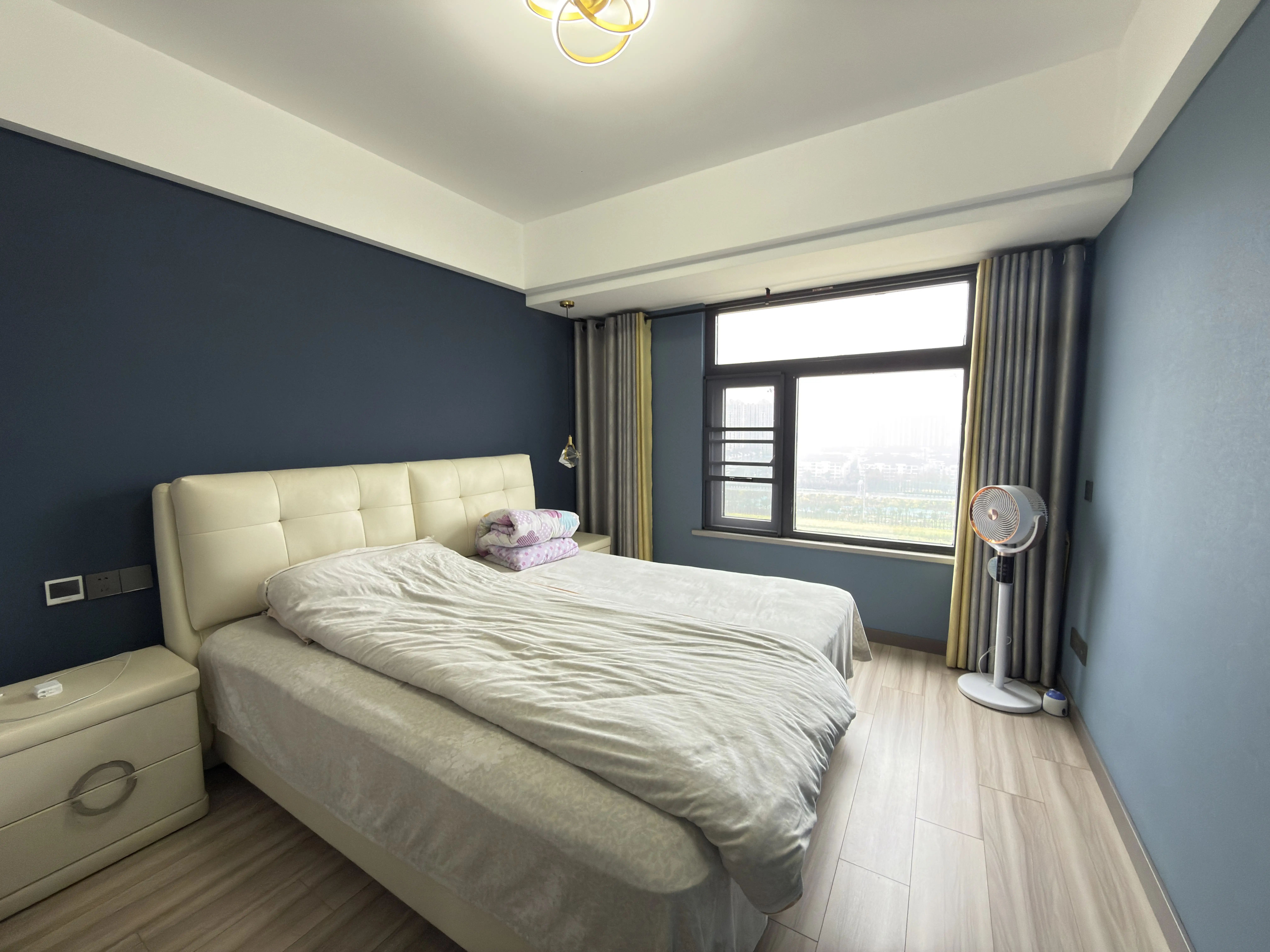 诚心出售，城南，蓝天新城，人车分流，电梯中间楼层，满二，拎包入住