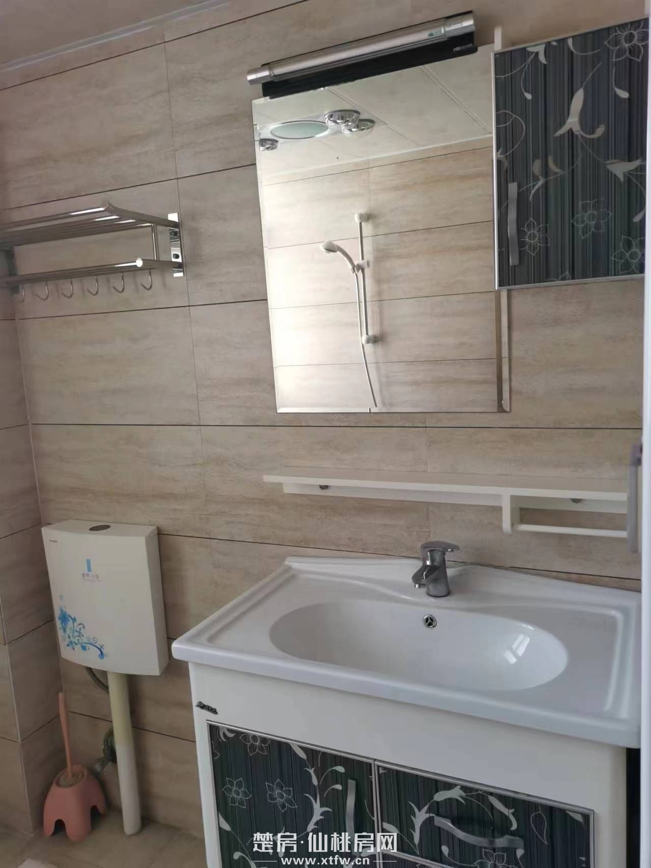 该房屋为二期，产权证齐全