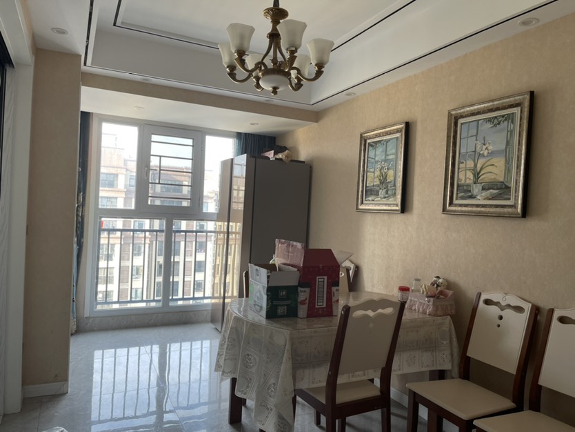 和合国际4期，精装修3室两厅两卫，南北通透，保养好，诚意出售