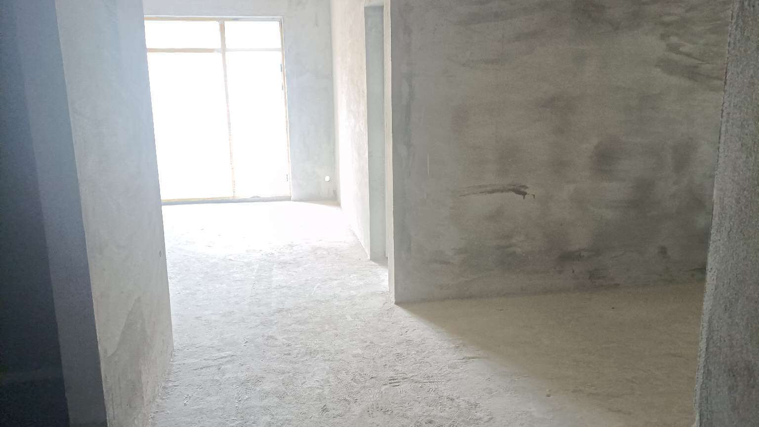 蓝天新城好楼层5000多高性价比毛坯房！