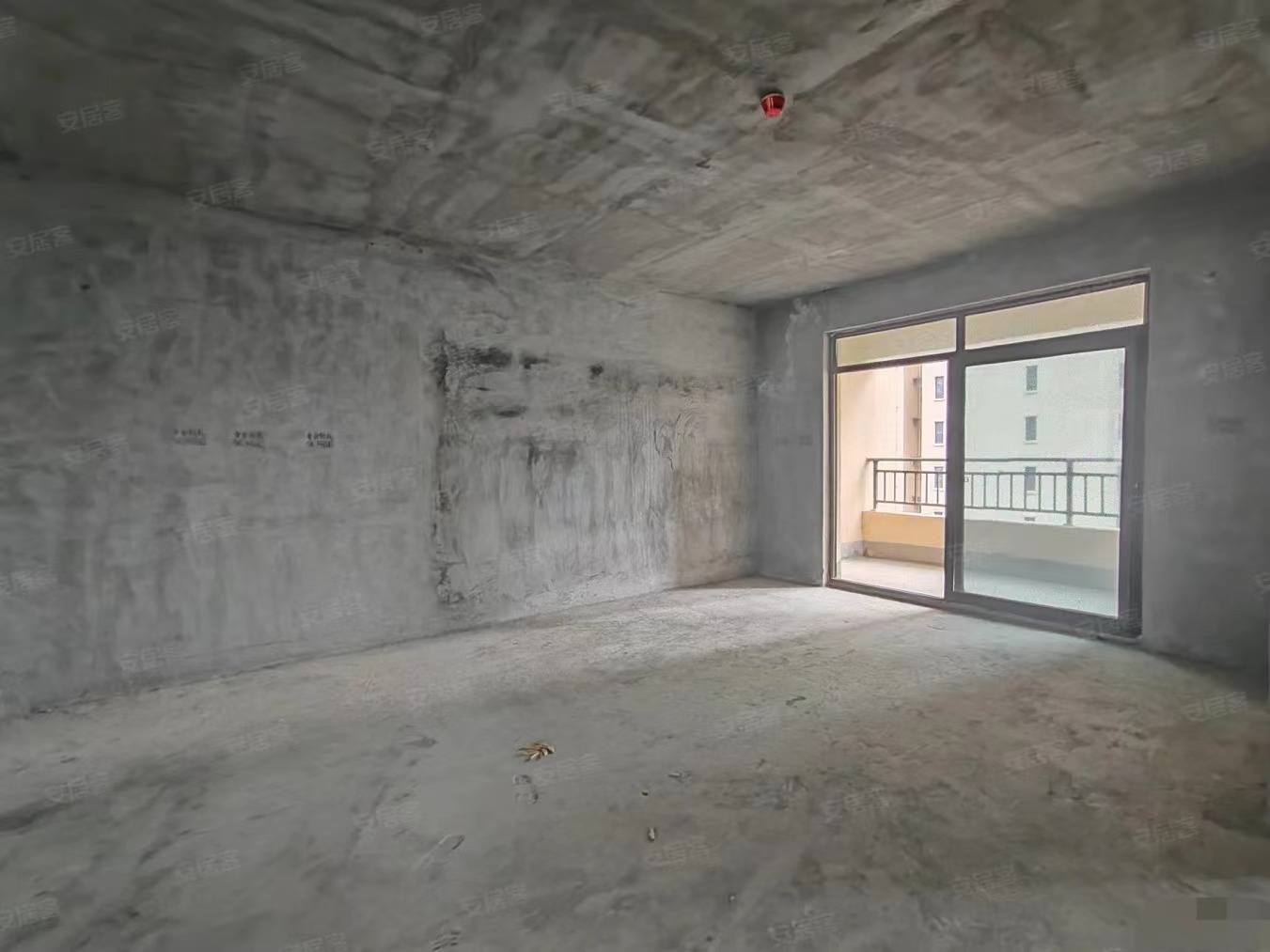 房东亏本出售，荣怀边户5300 ，​四房， 好楼层，证满二，南北双阳台