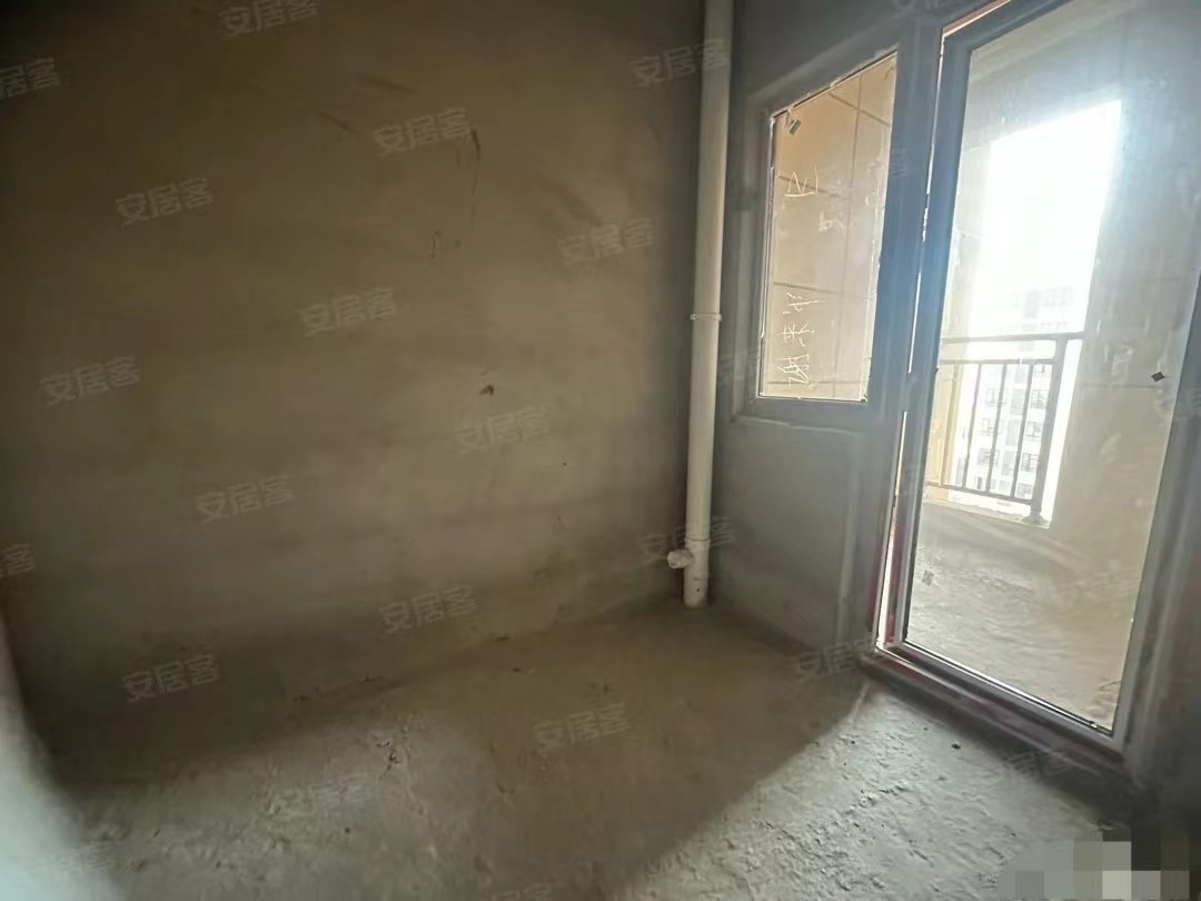 20，房东亏本出，40多万城南电梯房，电梯16层，证件满二，捡漏