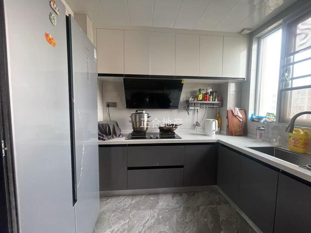 满庭春五期，精装4室2卫+活动室，单价5000，东边户，9成新。拎包入住