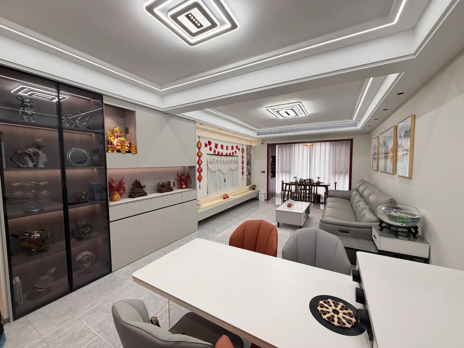 吾悦广场旁，元泰C区，精装三房两卫四阳台，9.9成新，6k多单价，电梯好楼层价格看中可谈❗️