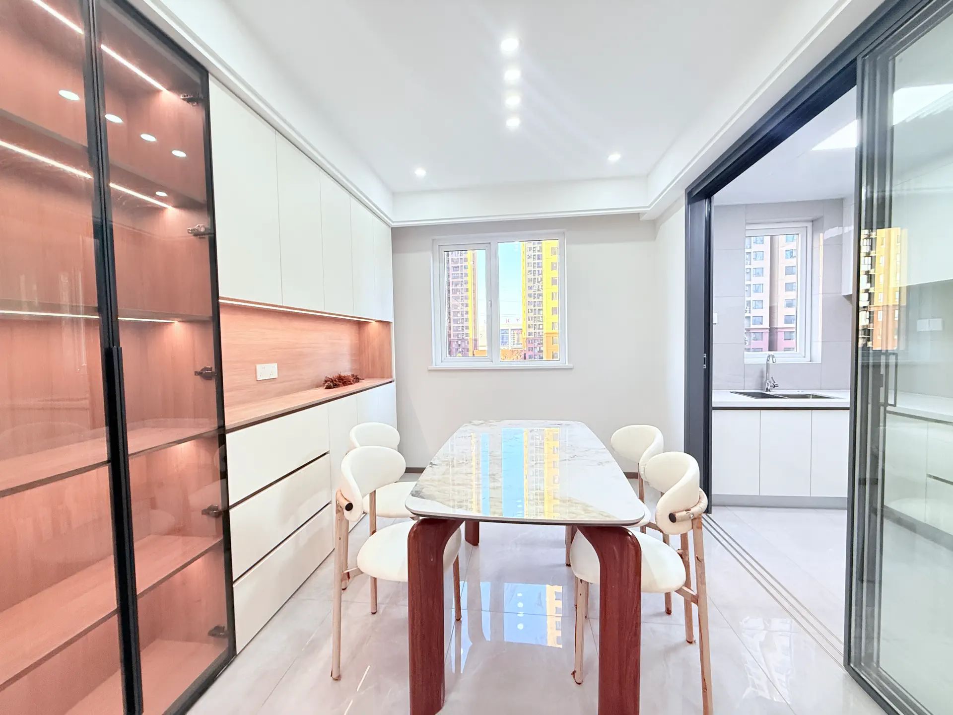 城西，满庭春，精装三室两厅两卫，入户花园，好楼层，证满二