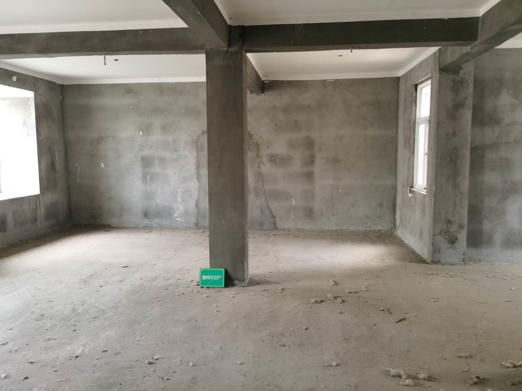 明珠新城毛坯小三房来了，户型好的很，小高层，小区楼龄新交通便利