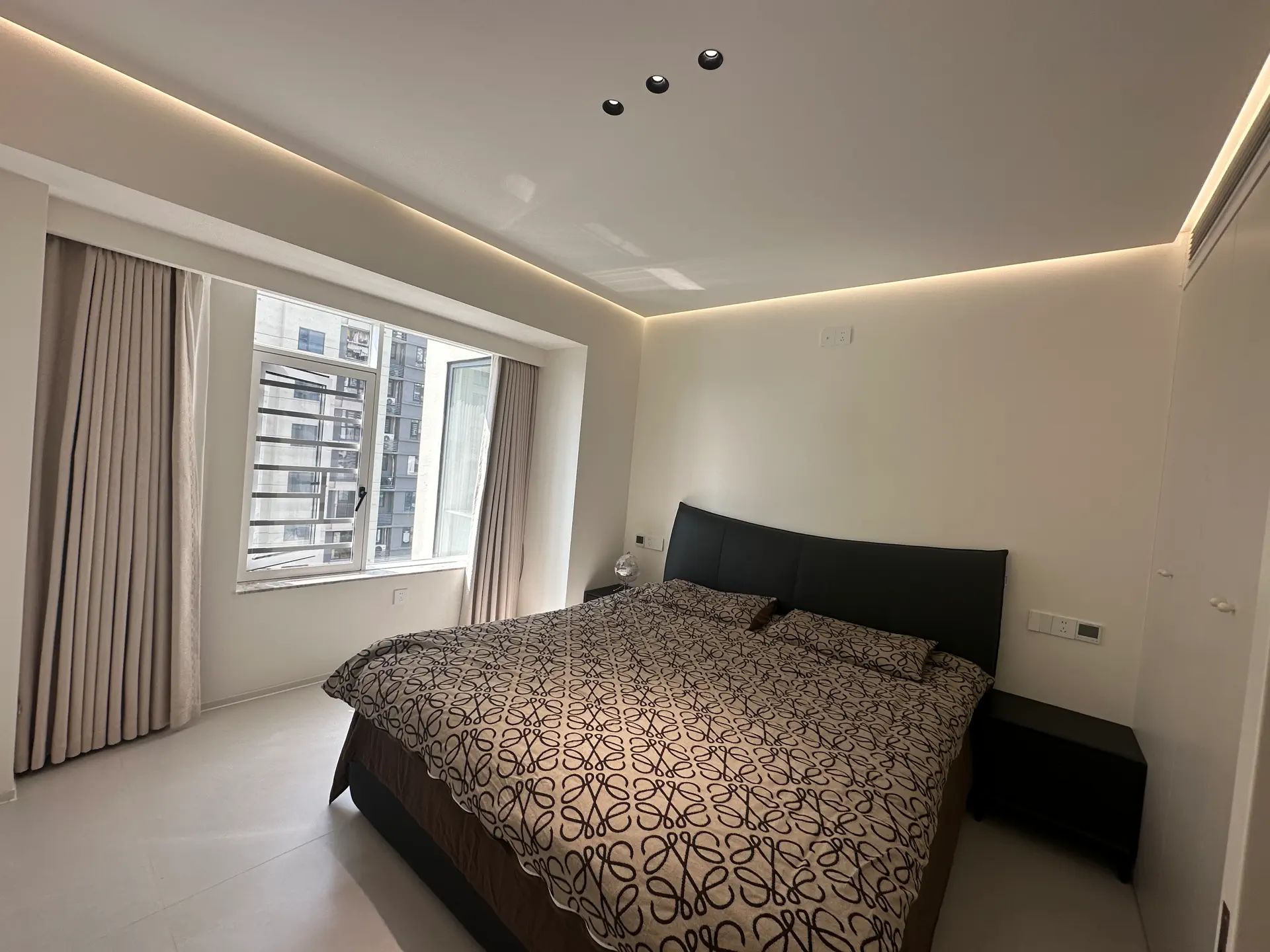 城南，蓝天花园，1梯1户，精装三房，好楼层，诚心出售