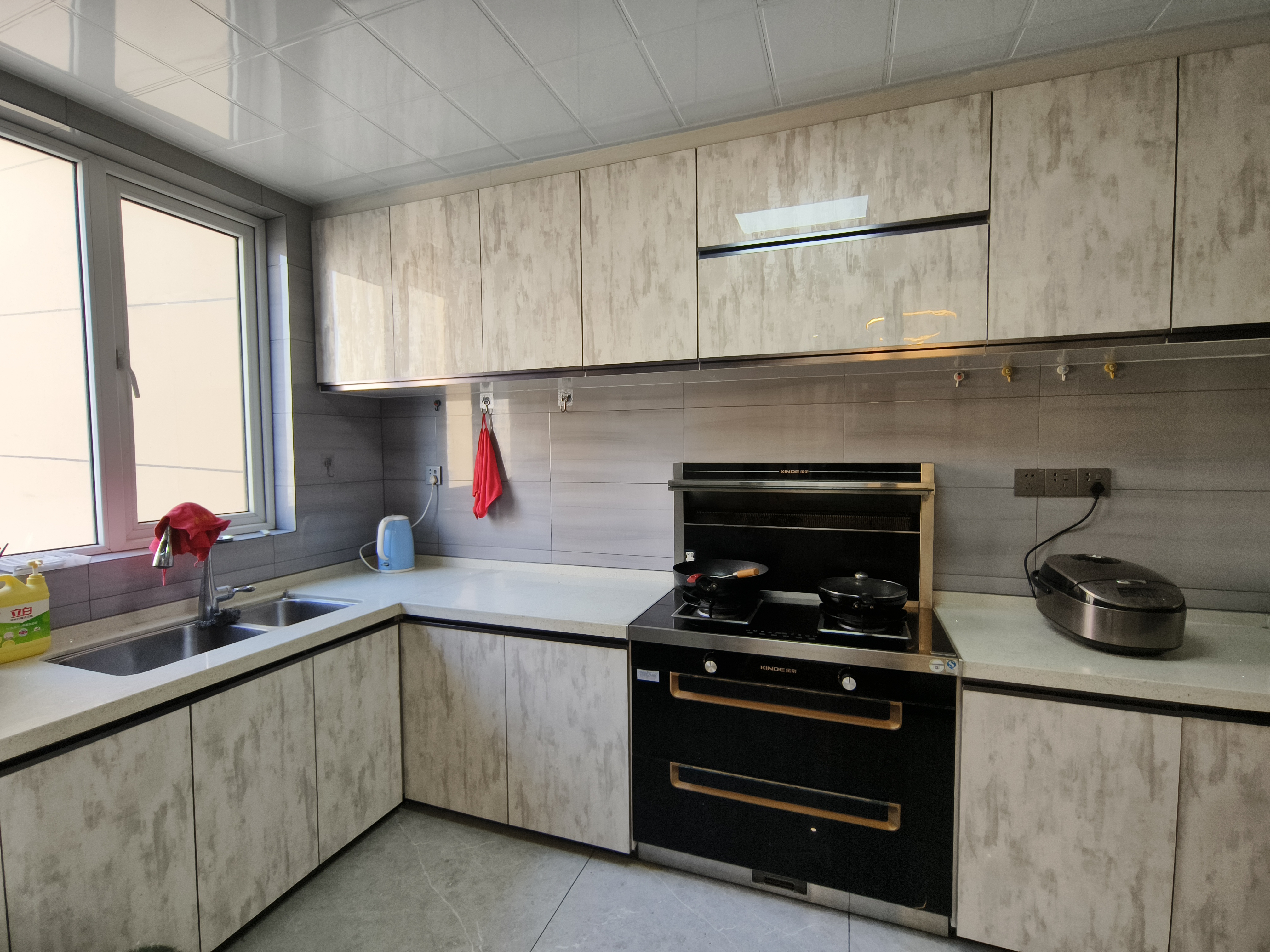 满庭春.精装三房.房子成色新.看房方便