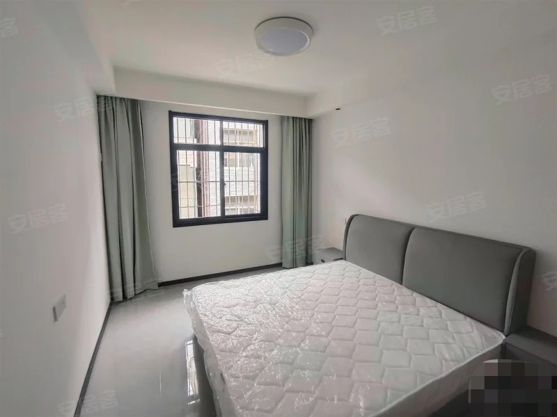 396，西桥附近，紫竹雅居步梯三楼，精装3房，有院子，家具家电齐全