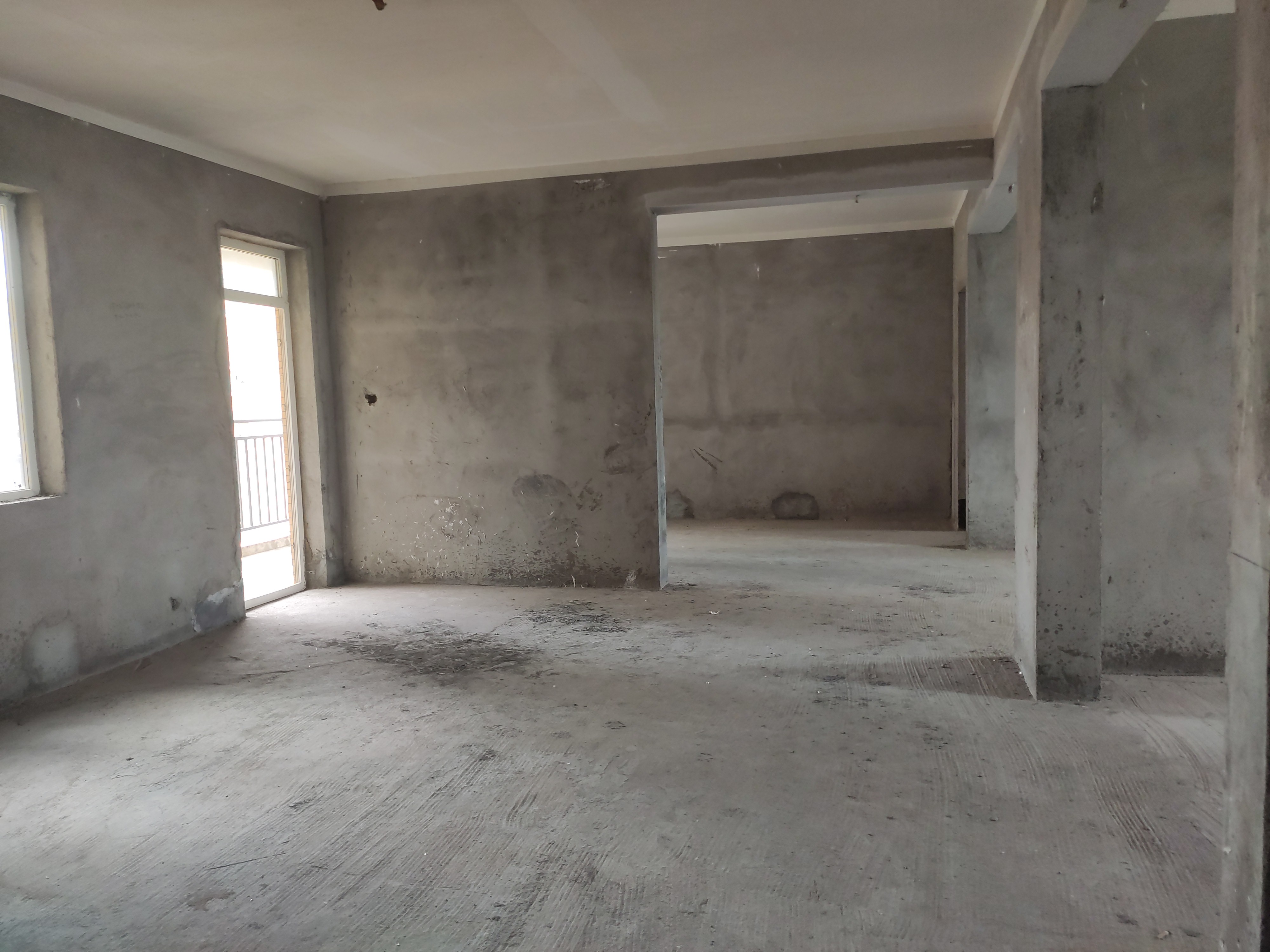 森林国际城 毛坯大三房 中间好楼层 证满五年 看房方便