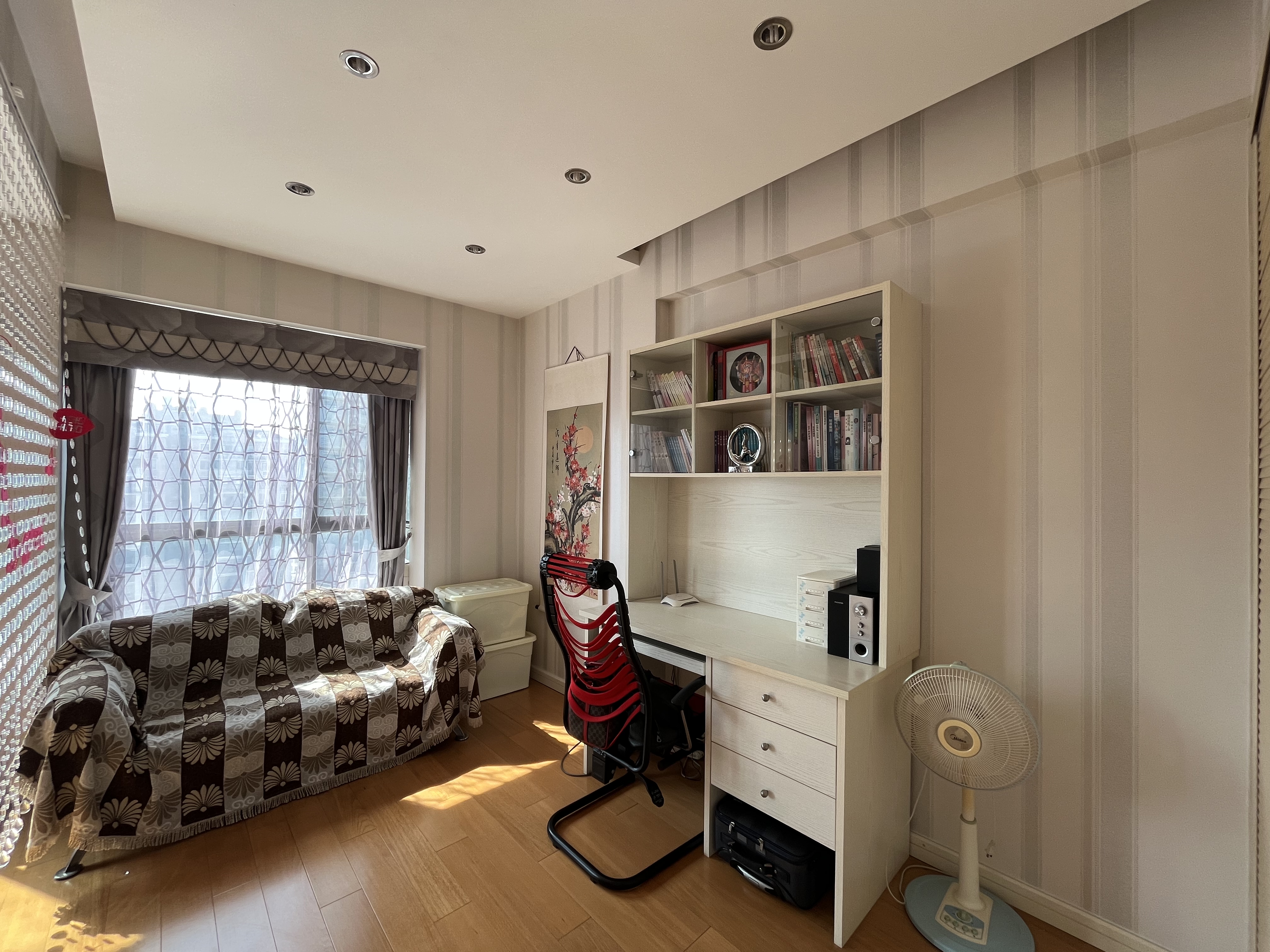 亿美国际公馆全新装修好楼层房东急售