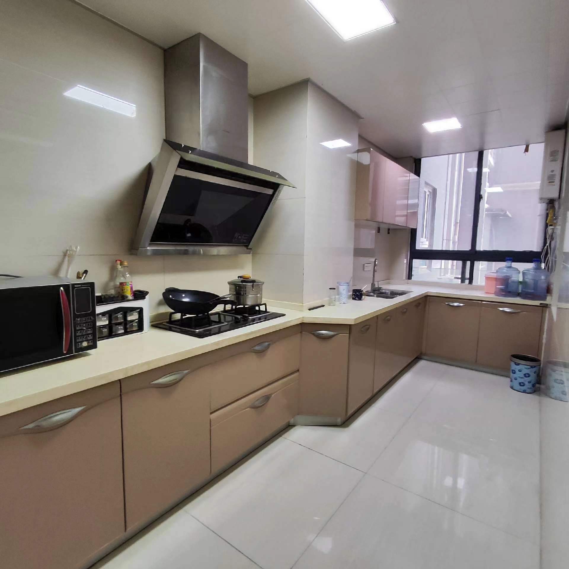 汉江景苑.新三中旁.精装三房.证件满二.看房方便