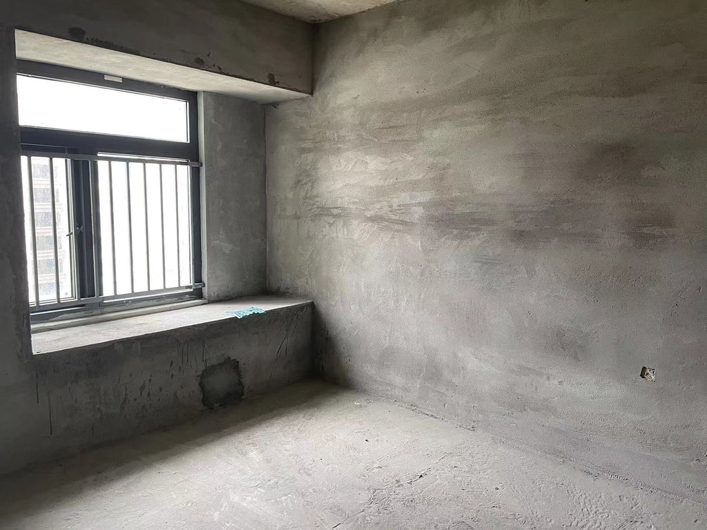 蓝天新城，毛坯大两房，好楼层，采光好，视野开阔，业主诚心出售