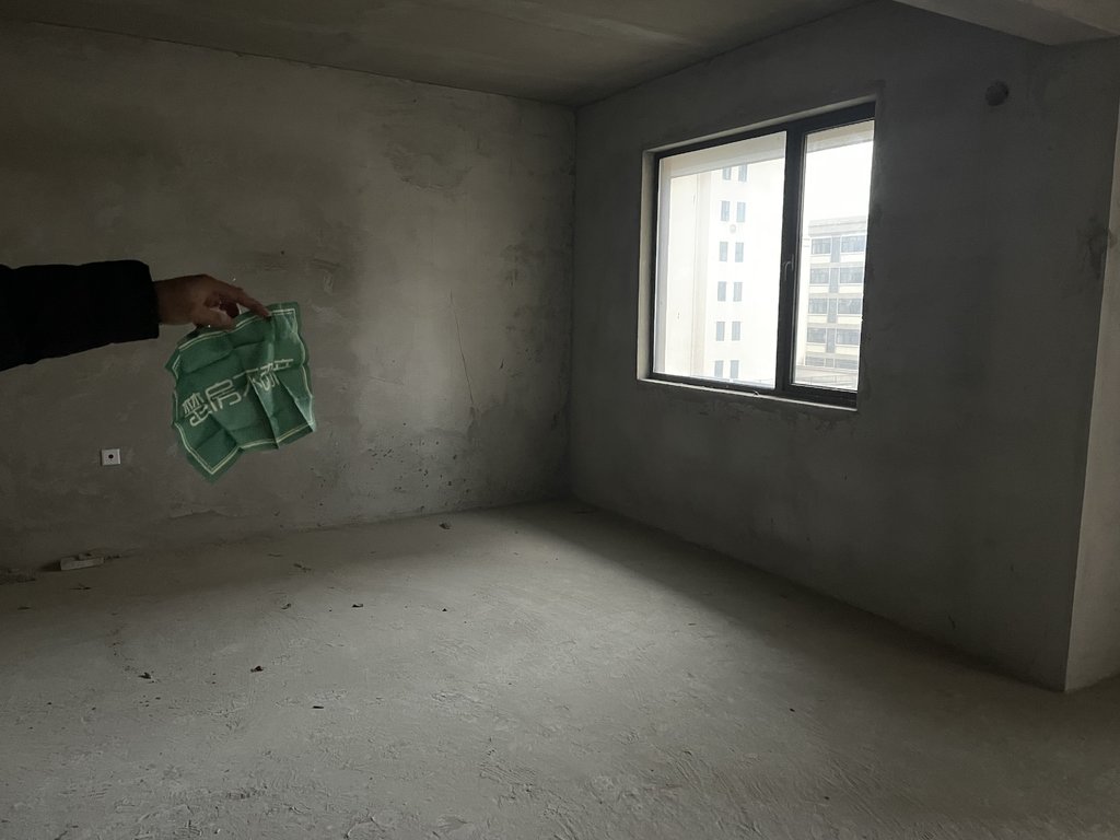 荣怀边户毛坯小三房现房买了就可以进行装修户型采光好