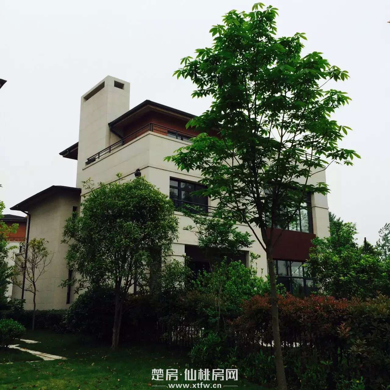 西郊庄园城西板块临湖庭院别墅带私家码头出售