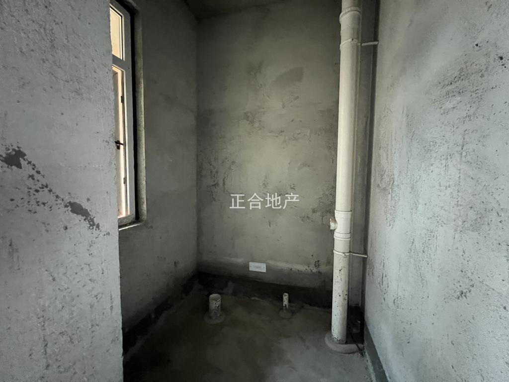 捡漏，边户，祥生观棠府别墅，一楼带大院，东边户，带两个车位，后有院子，阳光房，满二