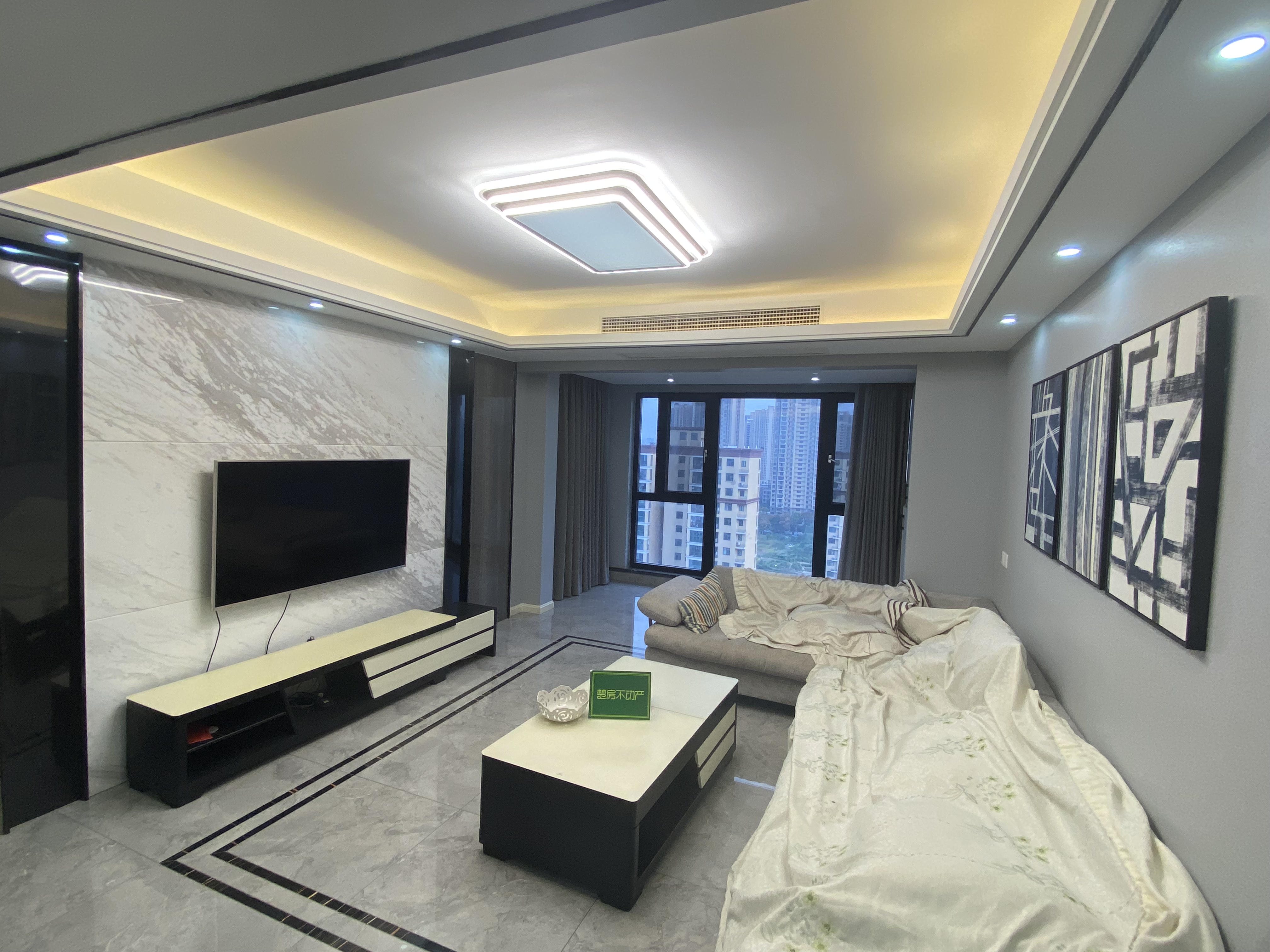 新城一号 精装大四房 带车位  成色九成新 好楼层 采光好