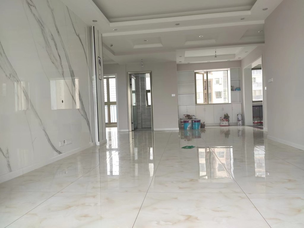 急售南国明珠精装修四室总价才83万满二看房方便