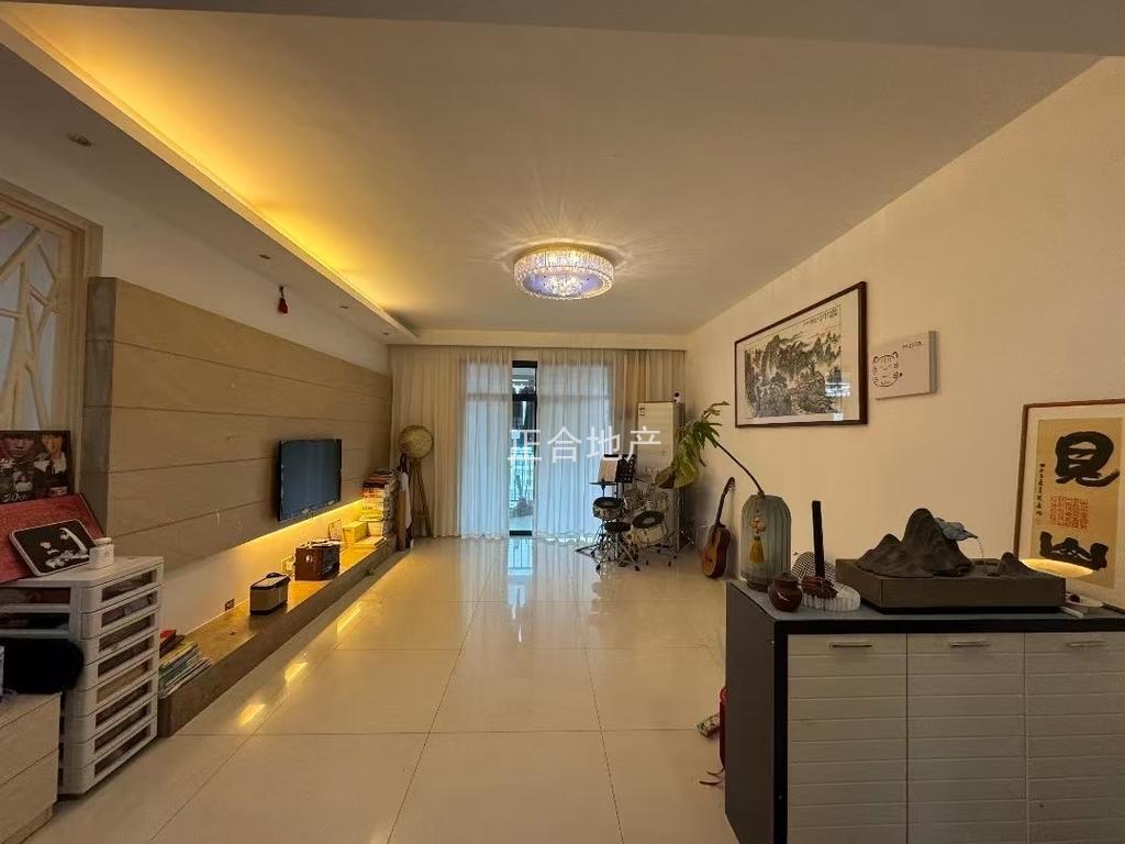 城南 森林国际北苑对面 ，小高层， 电梯7楼， ​精装修三房， 单价4100，捡漏