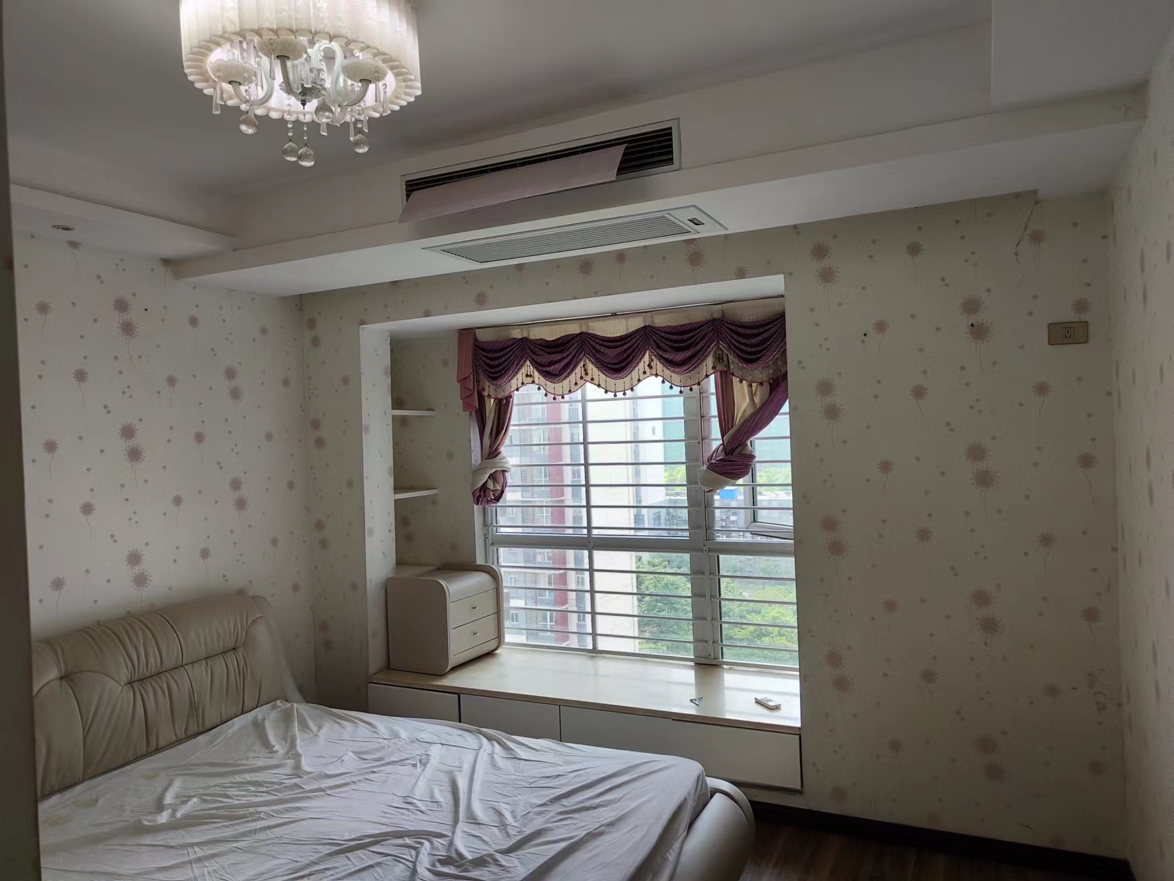 福星城三房两卫精装，楼层采光好，南北通透头一次出租，家电齐全拎包入住！