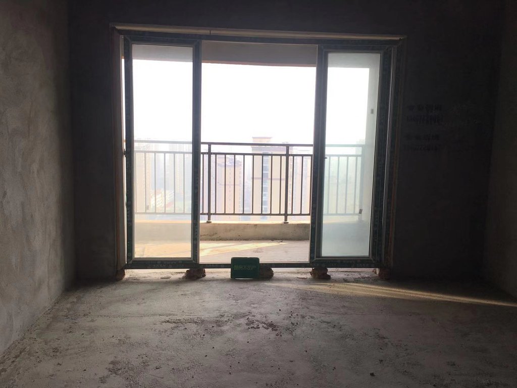 元泰未来城.毛坯边户三房.南北通透.看房方便