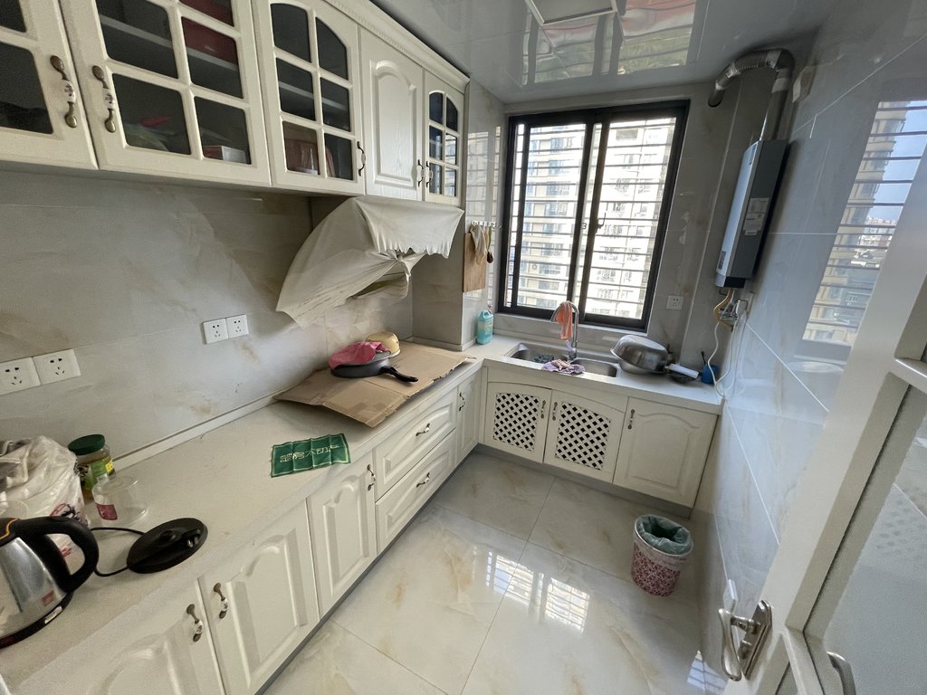 御台公馆精装修三房带全屋家电小区环境好老证