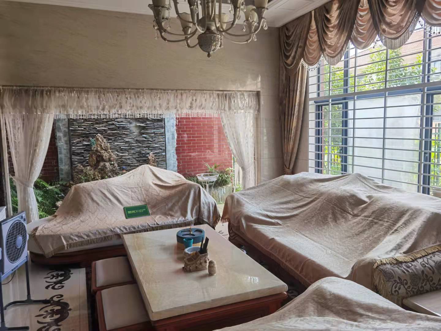 西郊庄园乡野别墅 乡村花园壕装联排别墅，一线水景，装修花了100多，养花养草可钓鱼