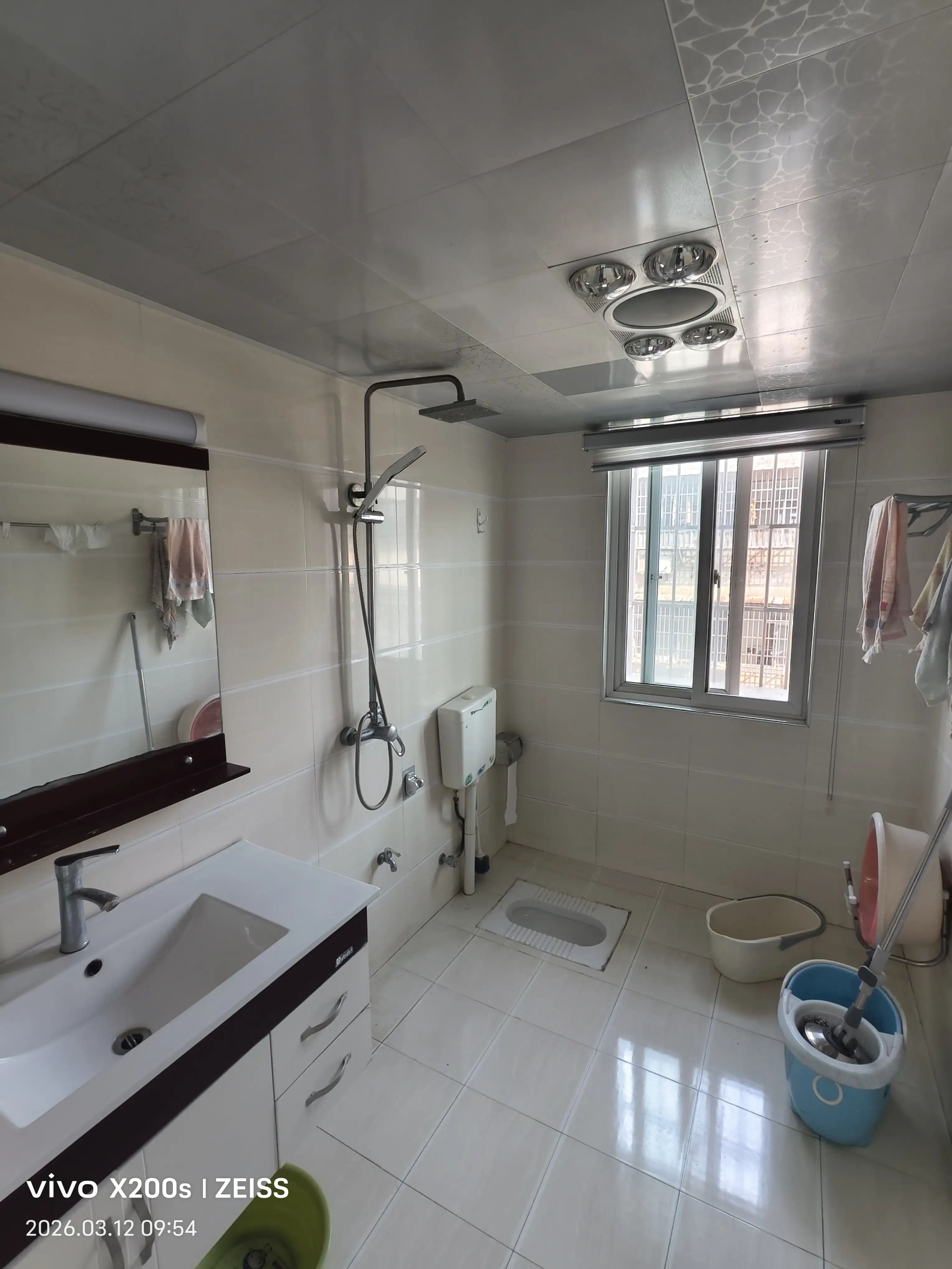 亏本捡漏，实小旁，步梯中间楼层，精装三房，证满二，诚心出售