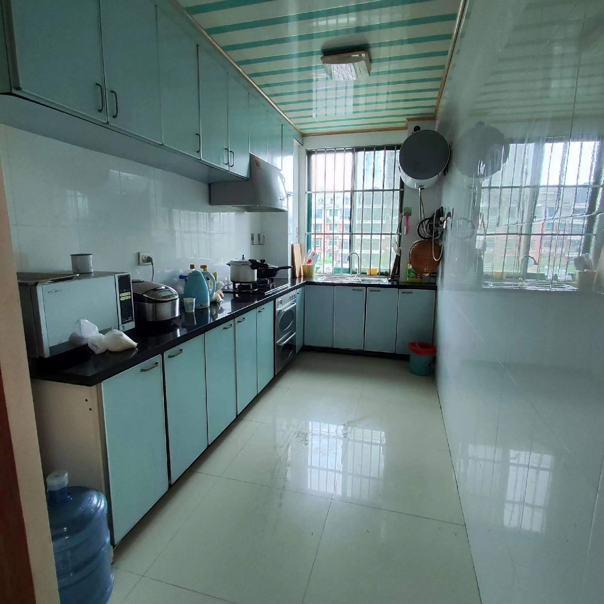 青青家园.精装三房两卫.中间楼层.证件满二.看房方便