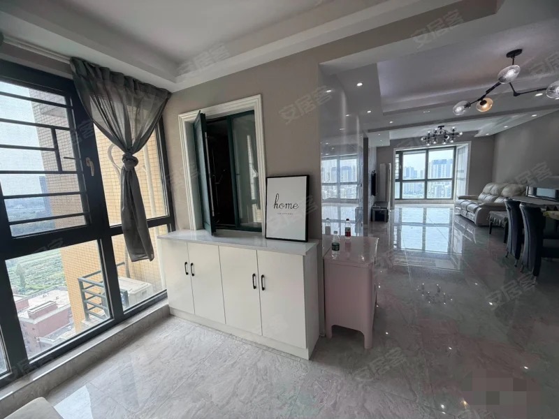 捡漏，城南，新城壹号五期，沔阳公园旁，精装三房两卫，性价比高