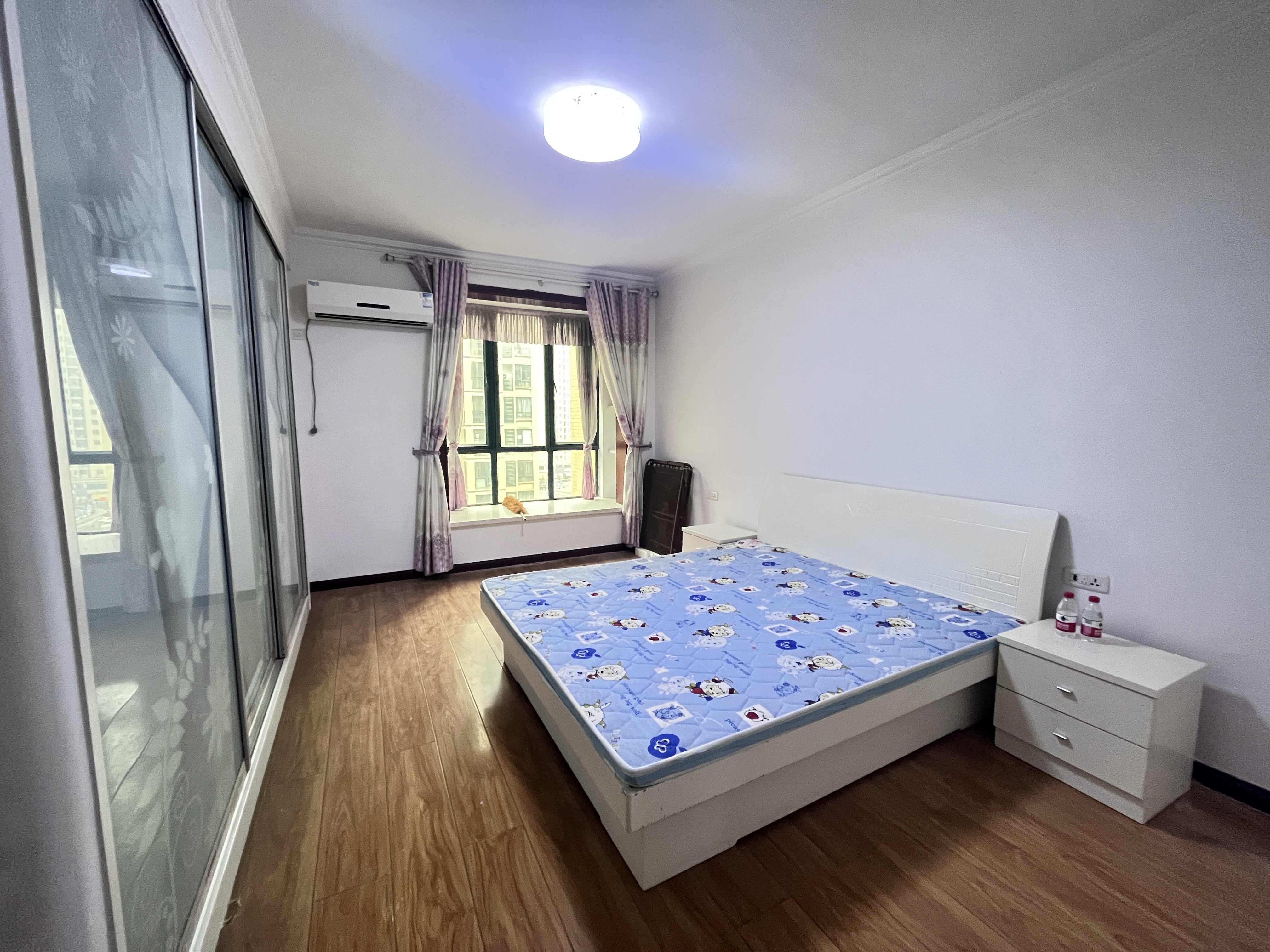 新城一号.简装三房边户.证件满二.看房方便