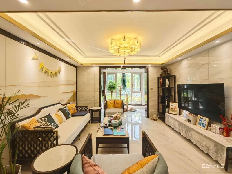 房东诚心出售，绿地香格里拉，一二楼复式 ​带花园洋房，有车位，