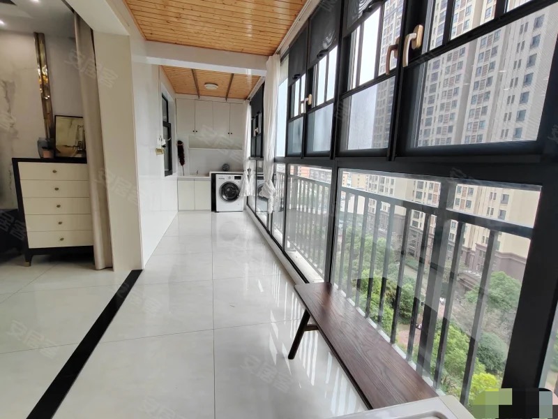 业主急售，和合国际四期，精装四房，9成新，中间楼层，拎包入住