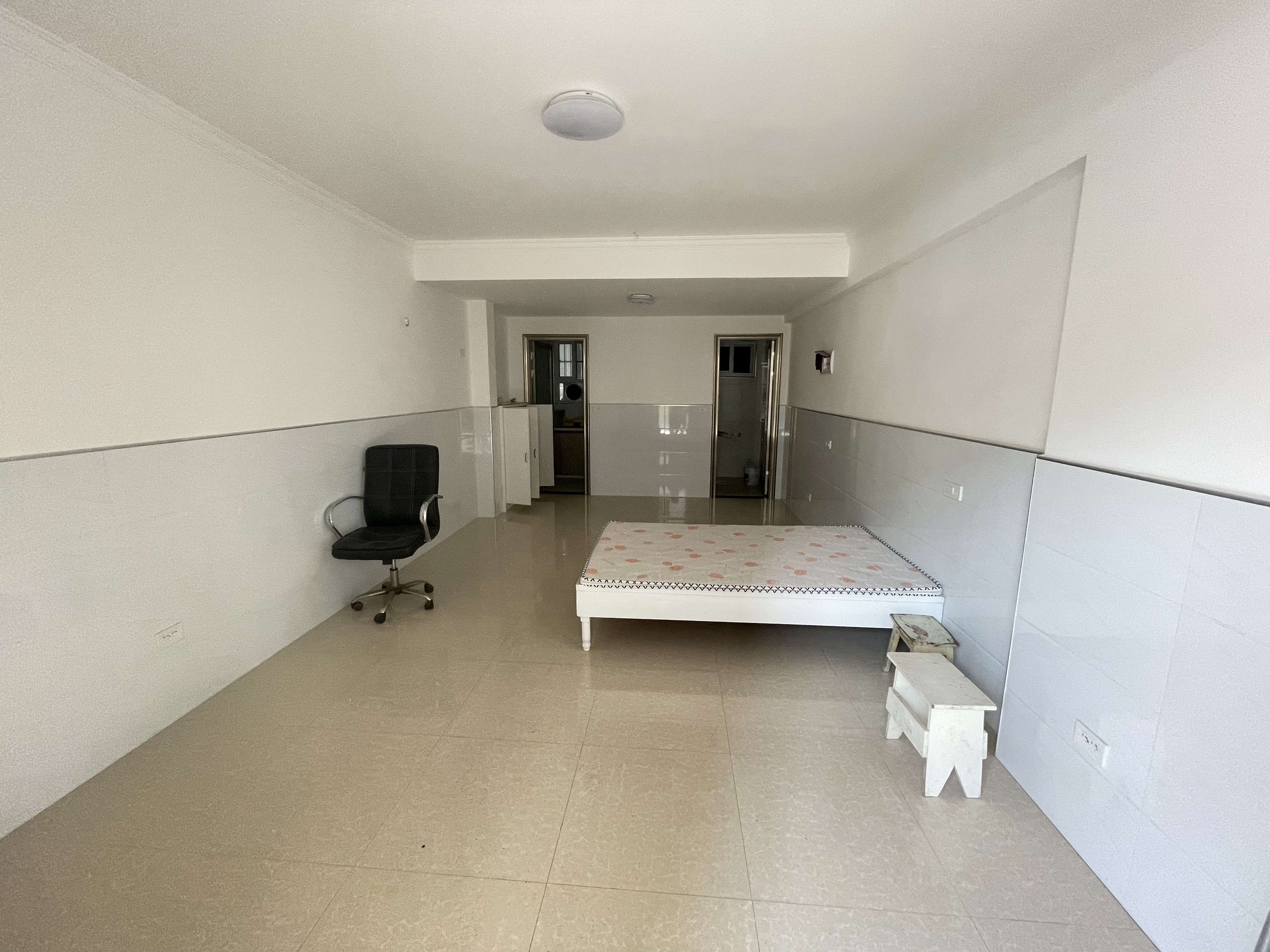 幸福里小区.精装三房两卫.全屋暖气片.证件满二.看房方便