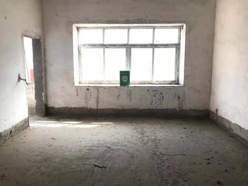 西桥德美花园毛坯3房3厅2卫证满二年