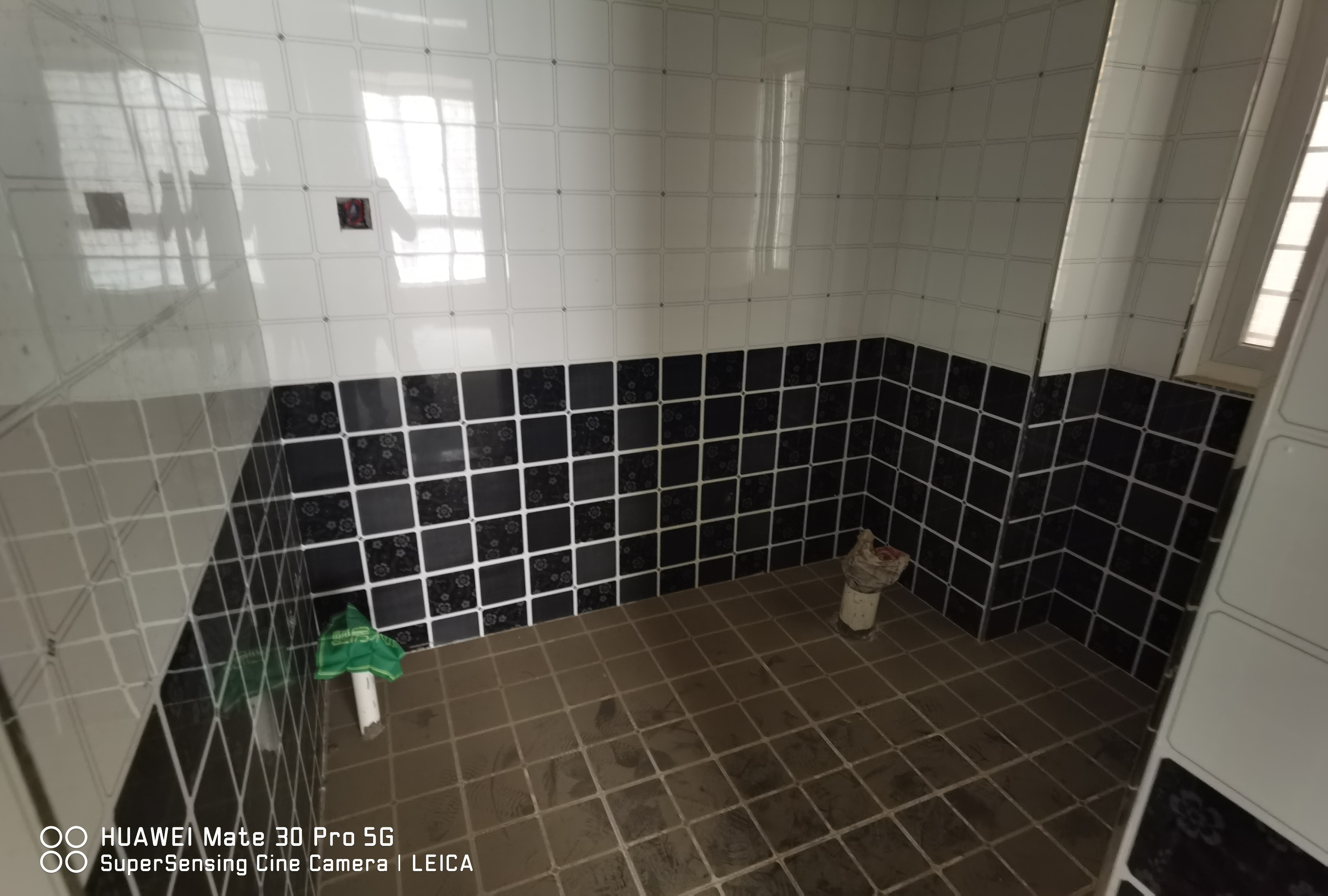 漫城林语半装修中间楼层看房方便小区环境不错出门就是伊众来电咨询吧