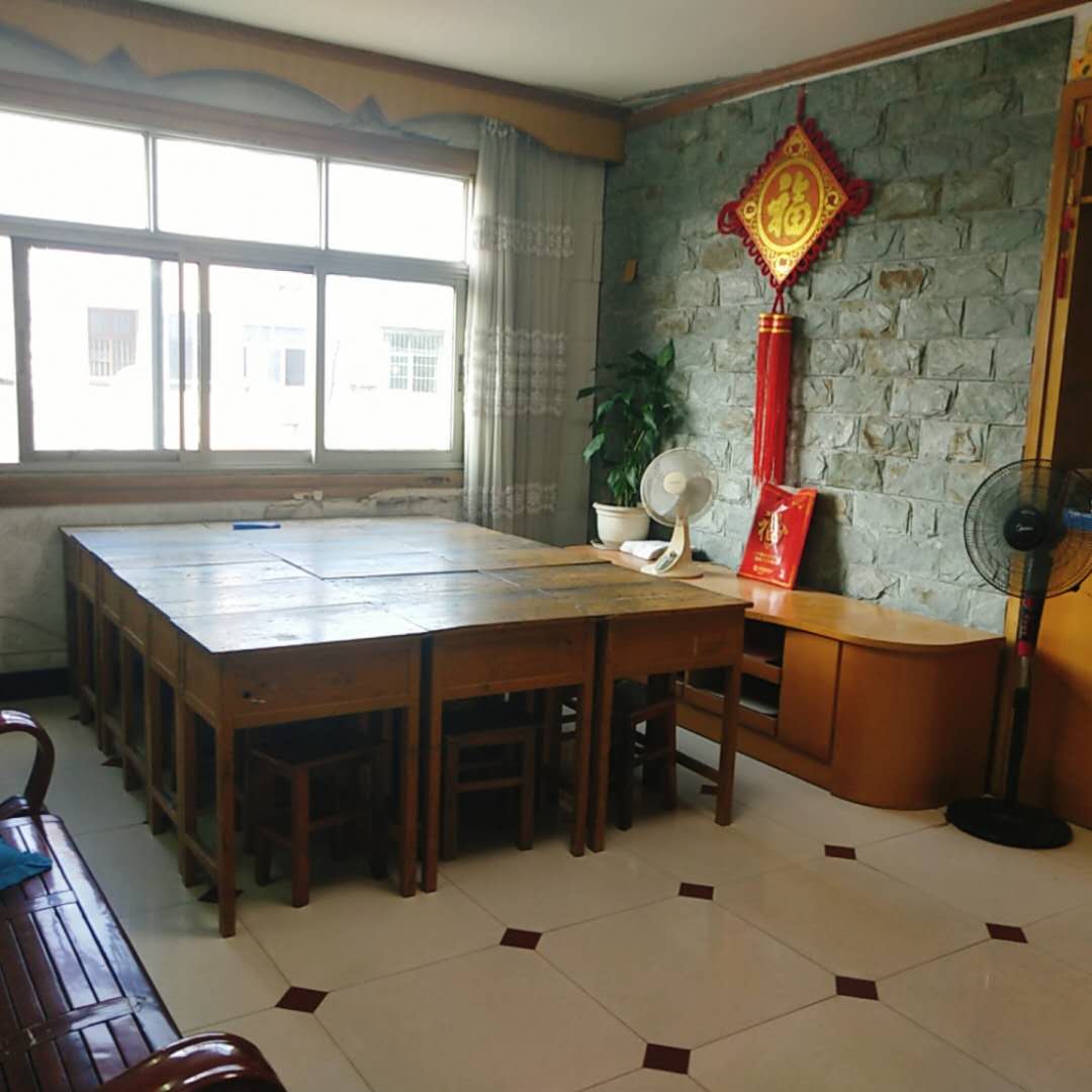 复州花园全新装修大三房中间楼层全新家电满五