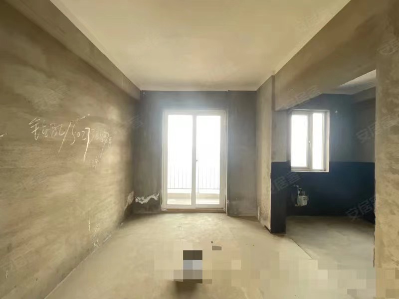 捡漏,森林国际6期，,湖景现房,毛坯大四房，单价5200，证满二，好楼层