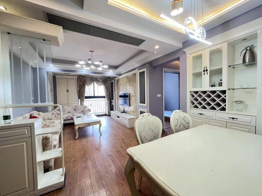 和合国际.精装三房.房子成色新.看房有钥匙