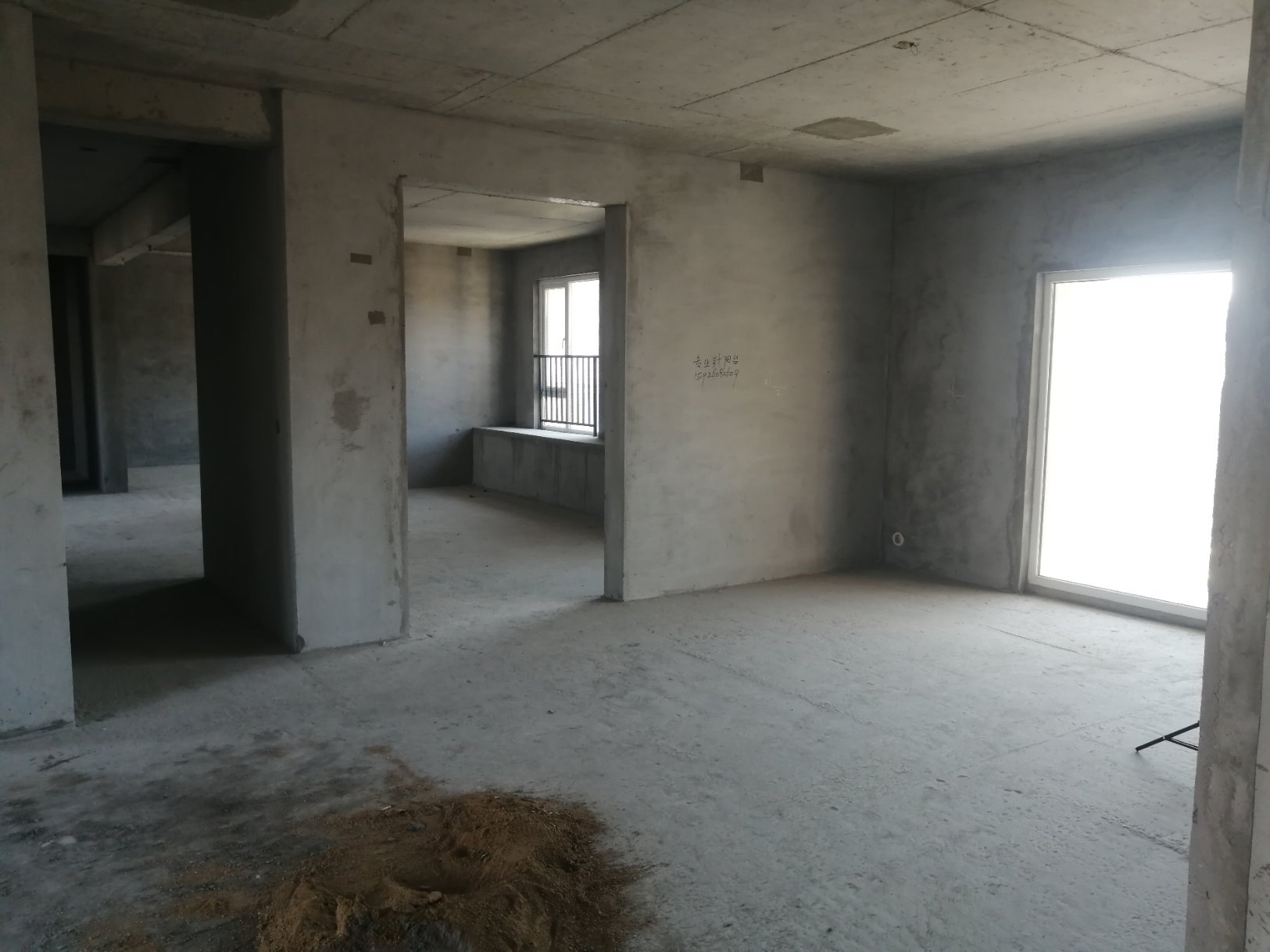 满庭春毛坯大四房三阳台湖景房有钥匙看房方便