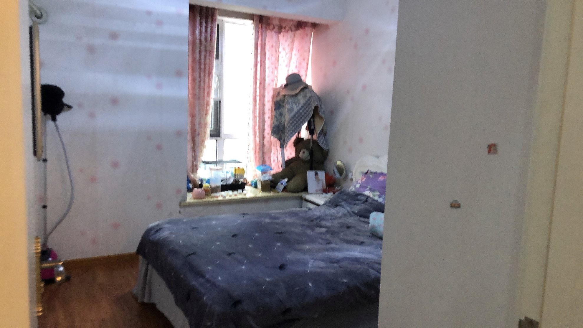 和合国际一期，电梯精装修大两房，满五年