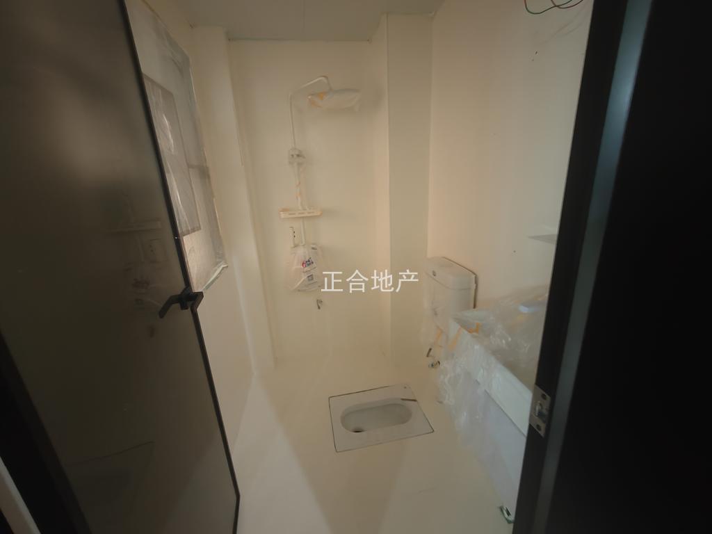 降价了，流潭公园对面，精装大三房二卫，单价2970，南北通透，成色新，新八中四中