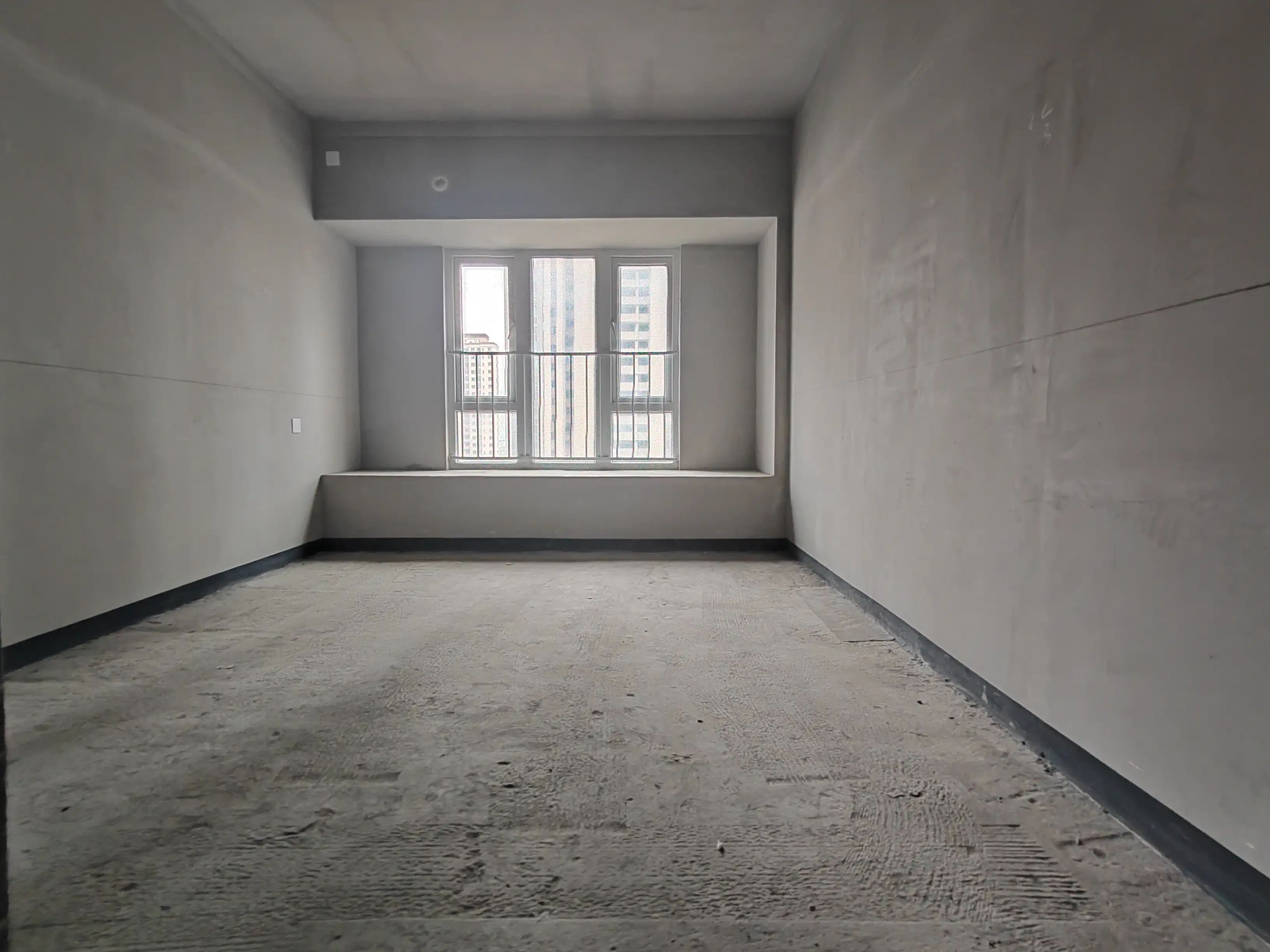 城南，碧桂园，毛坯三房，带车位，中间好楼层，证满二