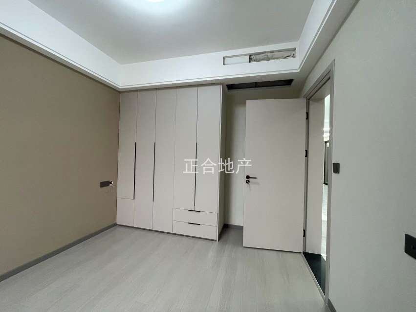 降价了，降价了，城南，南国明珠，电梯好楼层，精装三房，全新装修，一天未住，满二