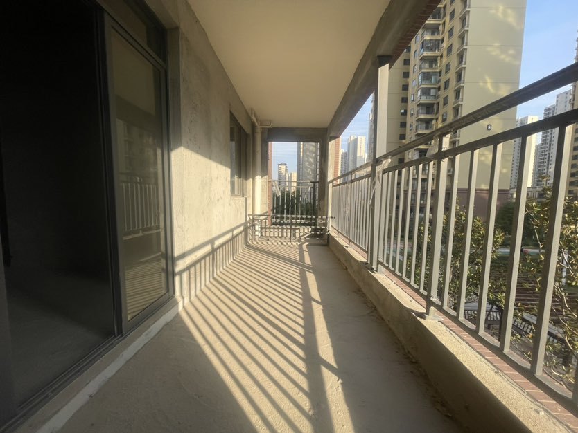 捡漏，新城名都，单价5300，毛坯三房，大阳台，亏本出售