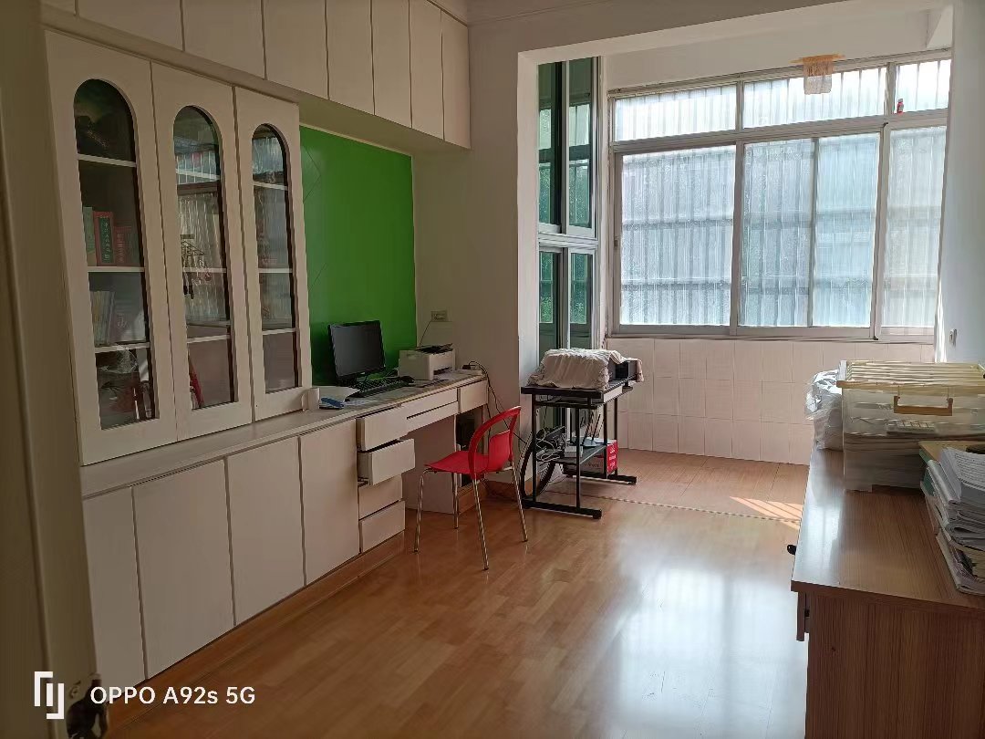 教科院宿舍.精装三房.中间楼层.看房方便.证件满二