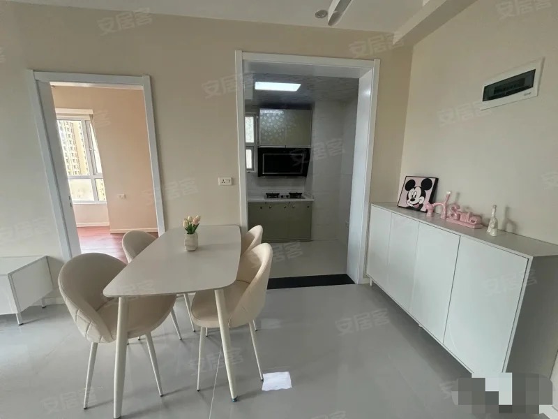 急售，和合国际，精装两房，三开间朝南，带两个卫生间，中间楼层