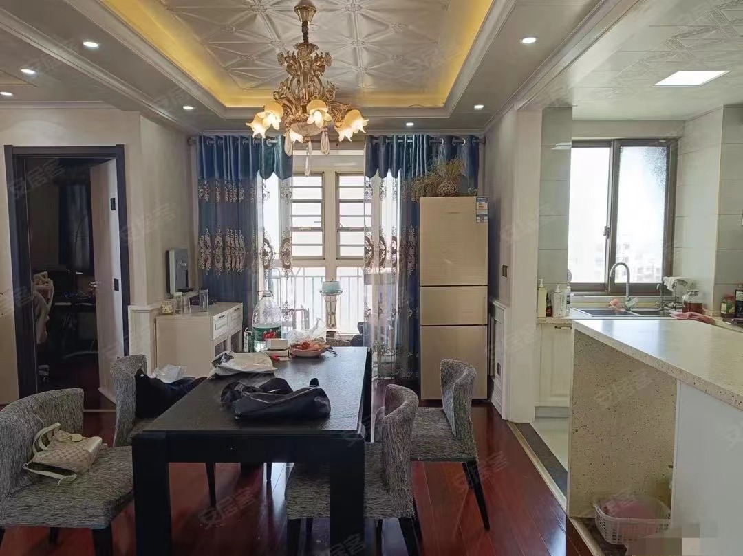 65，房东亏本急售，锦绣江山，单价5500，全屋地暖，精装四房，证满二，小区环境奈斯，双阳台