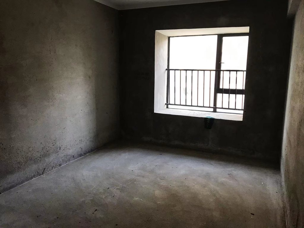 森林国际翡冷翠毛坯小三房两卫边户南北通透三面采光看房方便