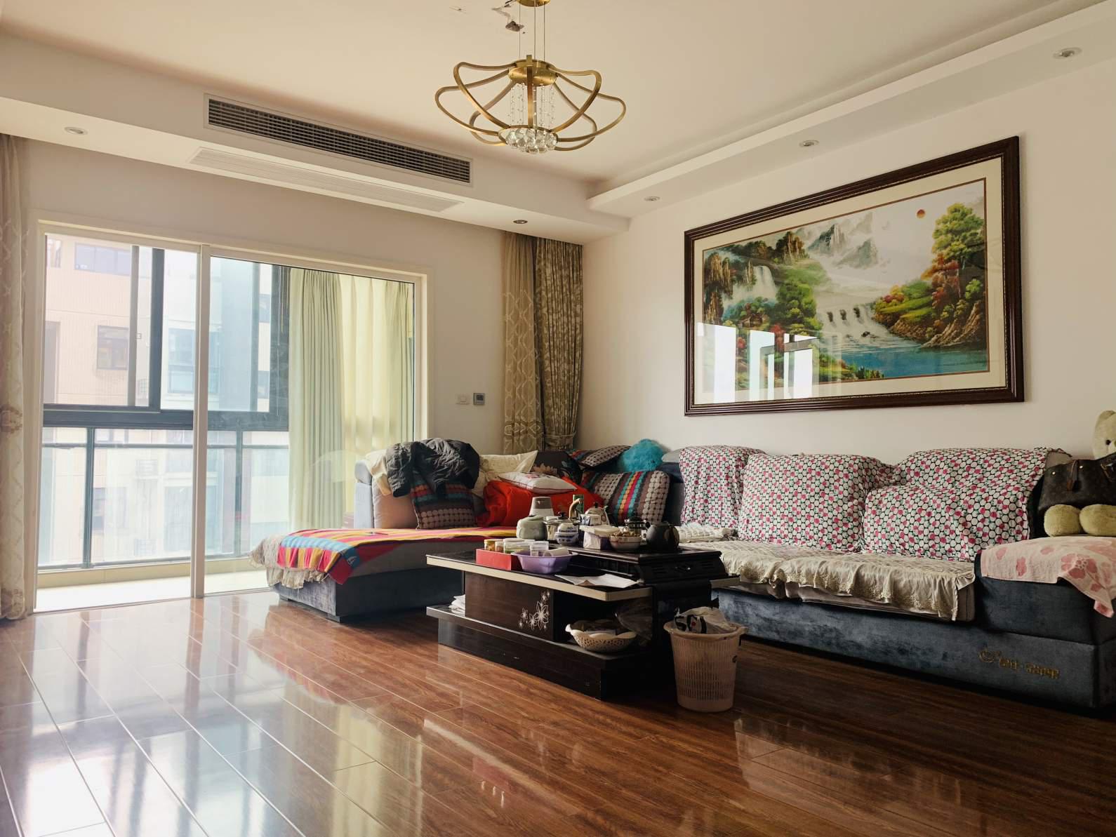 仙桃 旁，中央华府，精装四房，全屋保养好，电梯好楼层